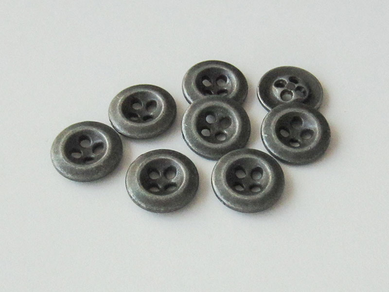 www.knopfparadires.de - pu003ei - Eisenfarbene Puppenknöpfe aus Metall mit 4 Löchern
