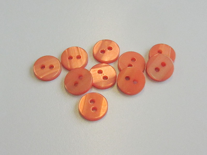 www.Knopfparadies.de - 4219ap - Kleine Zweilochknöpfe aus Kunststoff in Lachs / Orange mit Perlmuttschimmer