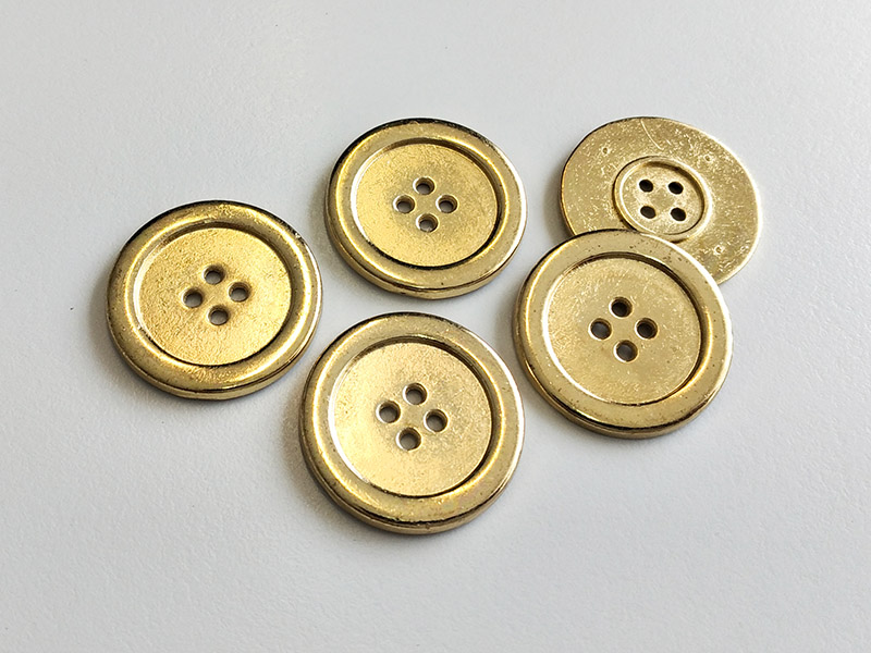 www.knopfparadies.de - 6391go - B-WARE: Günstige, goldfarbene Metallknöpfe mit vier Löchern