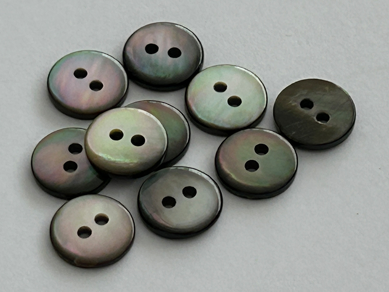 www.knopfparadies.de - k222gr - Grauer Perlmutteffekt-Knopf in Linsenform 10mm