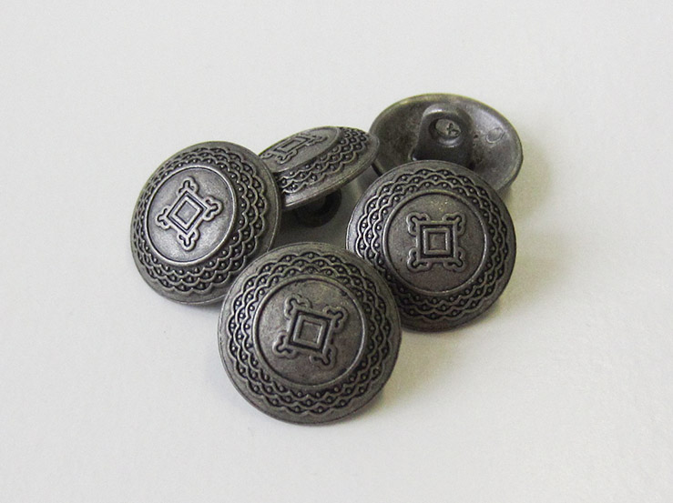 Edler dunkel eisenfb. Metall Ösen Knopf mit Ornamenten