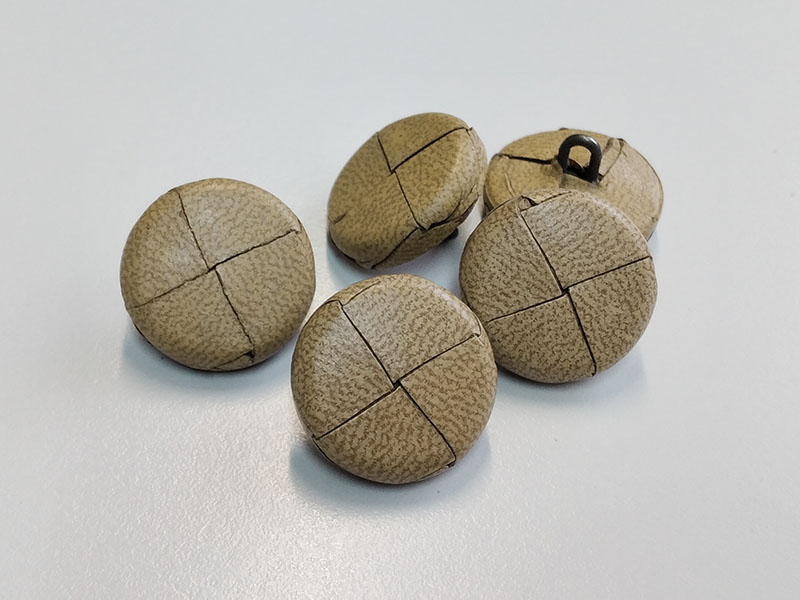 www.knopfparadies.de - 6559be - Beige melierte, klassische Lederknöpfe