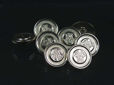 Hübscher Ösenknopf mit Monogramm