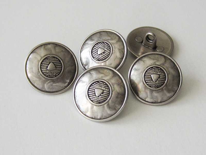 www.knopfparadies.de - 0899s - Mittelalterliche Metallknöpfe in altsilber