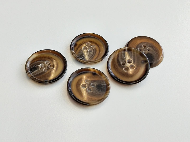 www.knopfparadies.de - 5293mb - Zeitlose Kunststoffknöpfe in elegantem Büffelhornlook