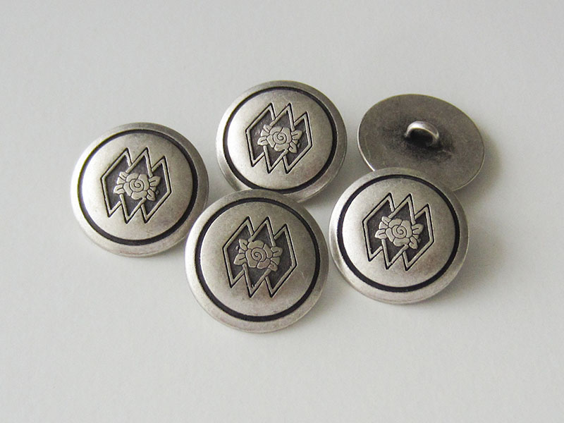 www.Knopfparadies.de - 0424as - Altsilberfarbene Metallknöpfe mit Rose & Rauten
