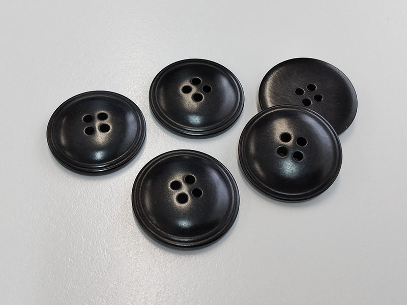 www.knopfparadies.de - 6583sc - Schwarz eingefärbte Steinnussknöpfe