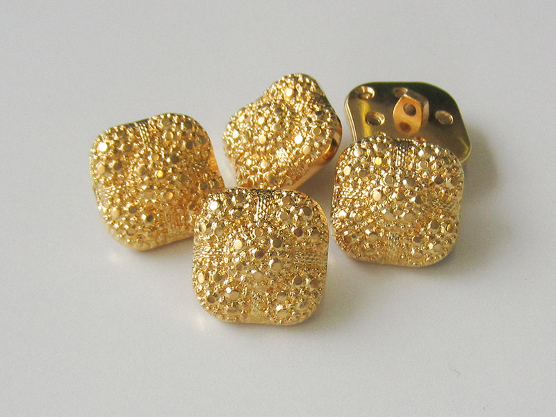 www.Knopfparadies.de - 0027go - Edle rautenförmige Ösenknöpfe aus Kunststoff in goldener Metall-Optik