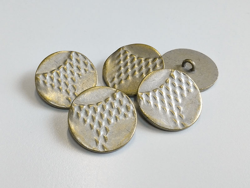 www.knopfparadies.de - 0571ms - Messingfarbene Metallknöpfe, silberfarben gekalkt.