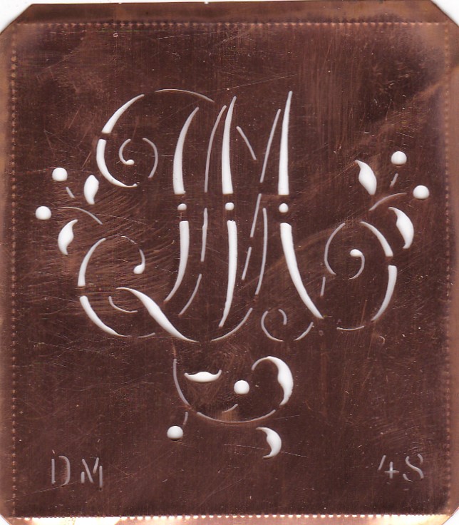 DM - Alte Schablone aus Kupferblech mit klassischem verschlungenem Monogramm