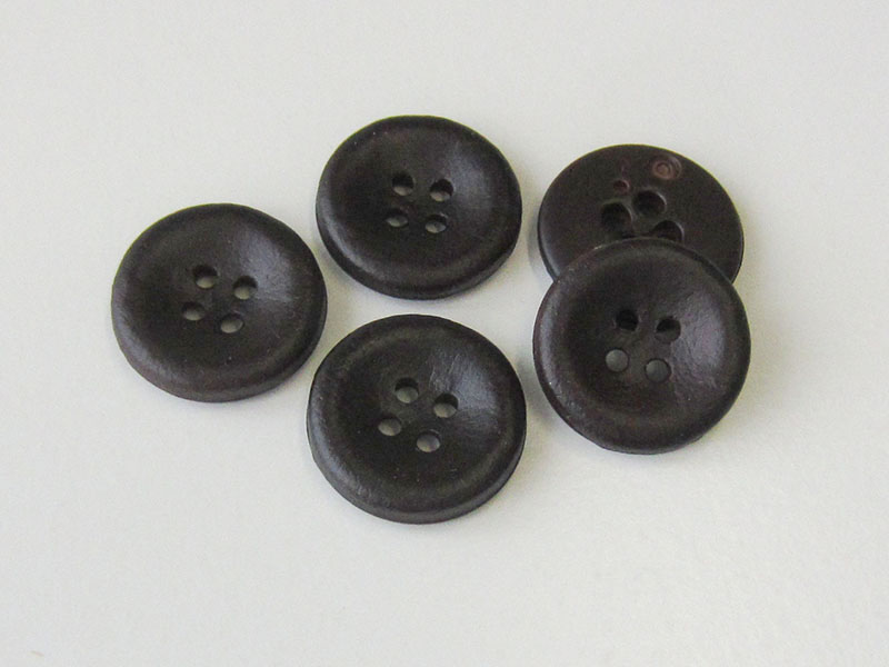 www.Knopfparadies.de - 3762db - Braune Vierlochknöpfe aus Kunststoff wie Lederknöpfe