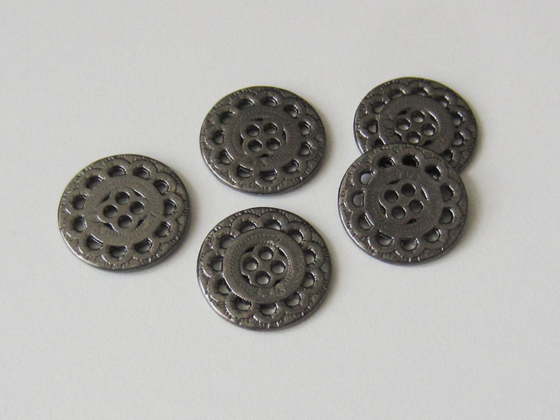 www.Knopfparadies.de - 5843ch - Hübsche Metallknöpfe mit Blumen Muster Durchbruch