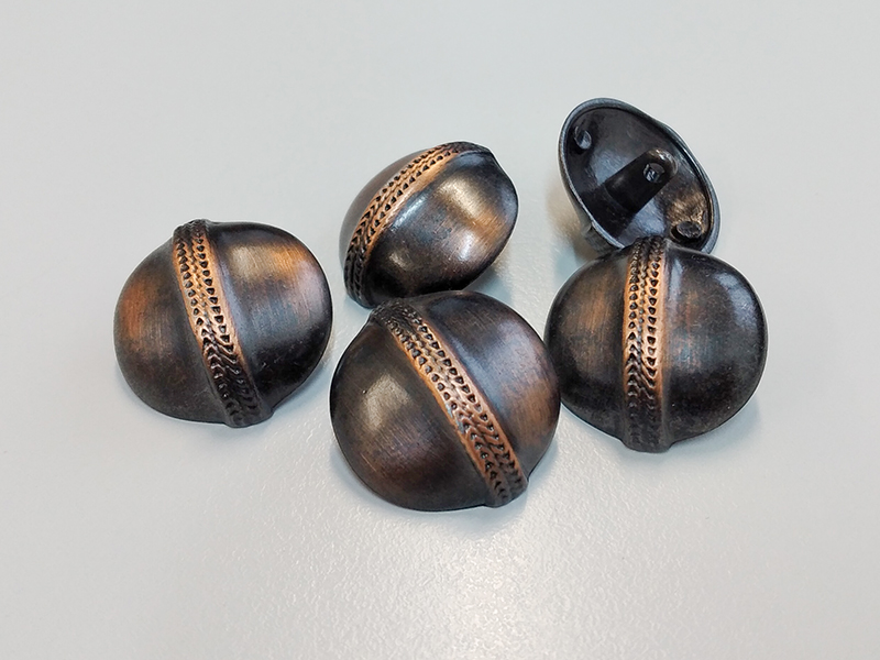 www.knopfparadies.de - 6059ek - Eiesen- und kupferfarbene Metallknöpfe mit Zierband