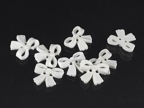 Süßer, kleiner Schleifenknopf in weiß