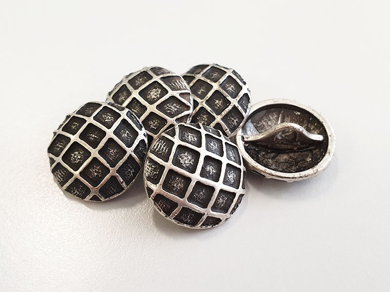 www.knopfparadies.de - k409 - Altsilberfb. Metallknöpfe mit Oberfläche wie mit Netz überzogen