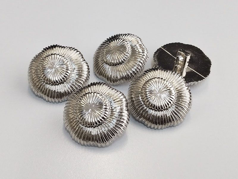www.knopfparadies.de - 6133si - Glänzend silberfarbene Kunststoffknöpfe