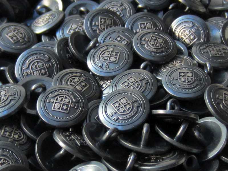 Eisenfarbener Blazer Knopf mit Wappen "1865"