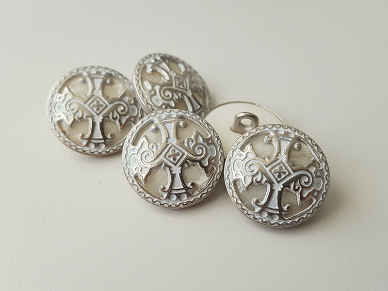 www.knopfparadies.de - 5918ws - Üppige Metallknöpfe mit Kunststoff-Inlay