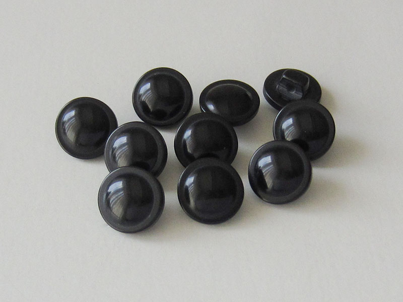 www.Knopfparadies.de - 5902sc - Kleine schwarze glänzende Ösen Kunststoffknöpfe