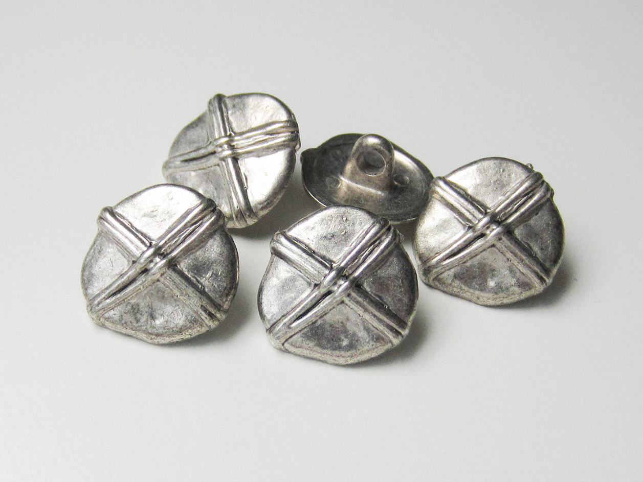 Altsilberfb. Metall Ösen Knopf wie aus dem Mittelalter