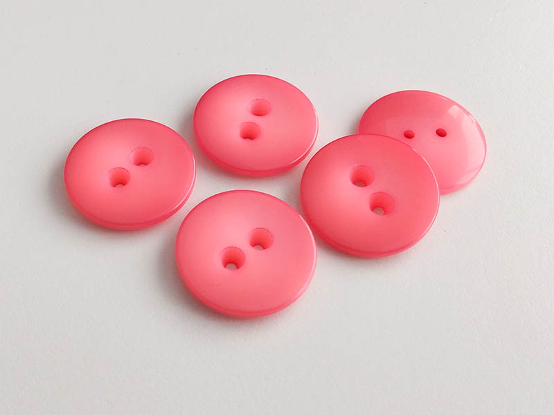 www.knopfparadies.de - 4260pi - Pinke, schlichte Kunststoffknöpfe mit zwei Löchern