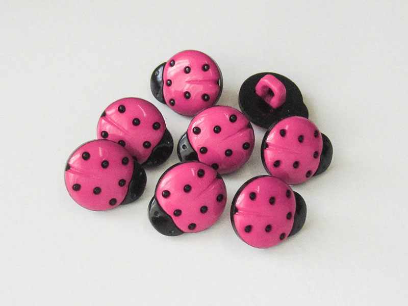 www.knopfparadies.de - 3587pi - Süße Kinderknöpfe od. Puppenknöpfe: pinker Marienkäfer
