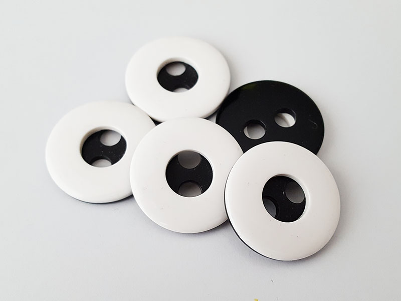 www.knopfparadies.de - 5652ws - Mantelknöpfe in minimalistischem Design, schwarz-weiß