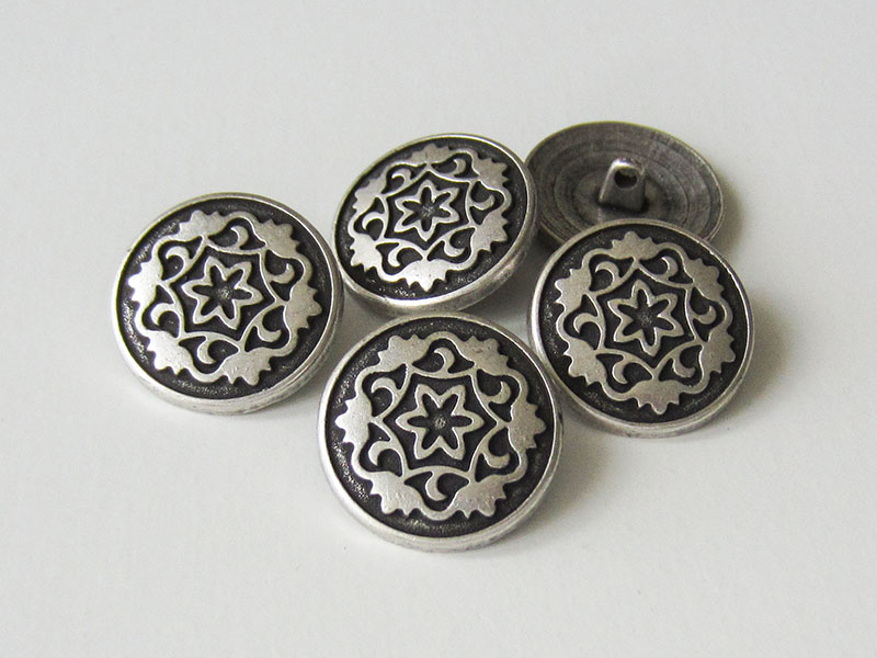 www.Knopfparadies.de - 0574as - Edle altsilberne Metallknöpfe mit Blumen Motiv