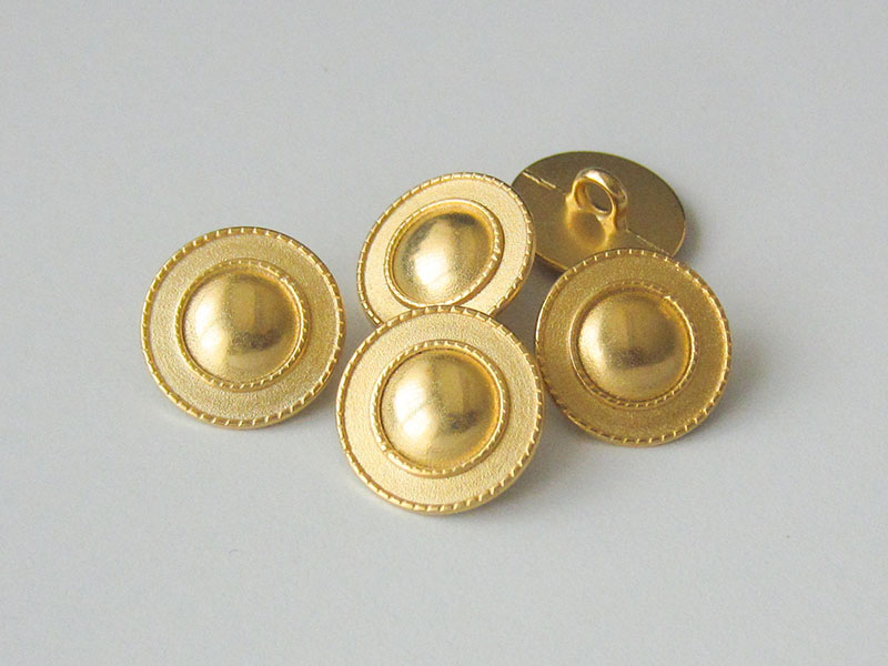 Goldfarbener sehr schöner Metallknopf