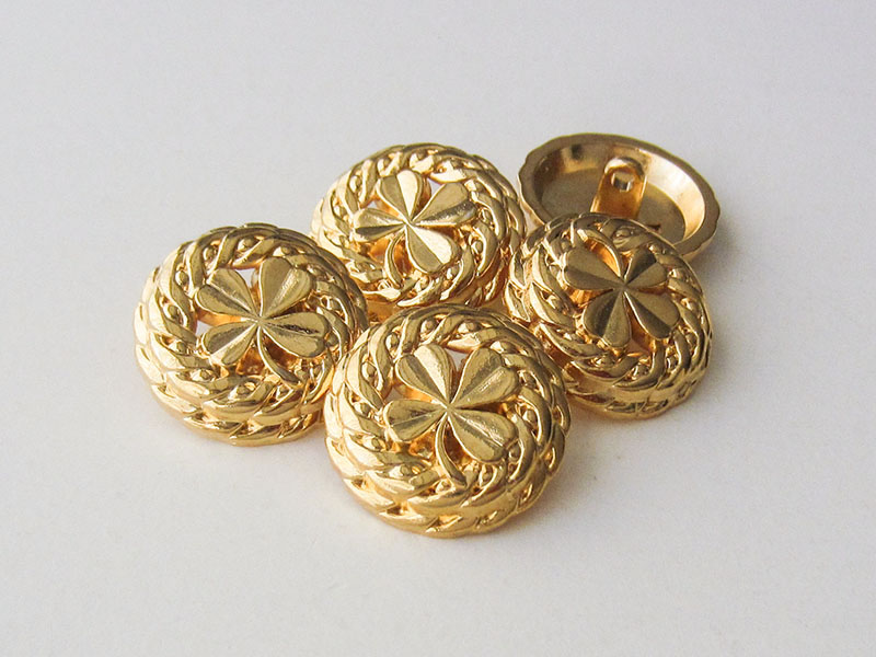 Sehr elegante goldfarbene Metall Ösen Knöpfe mit Klee