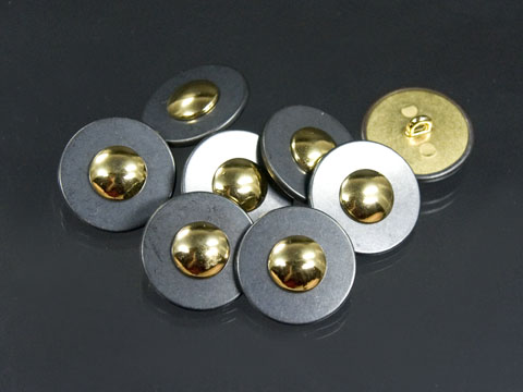 Schöner schlichter zweiteiliger Ösenknopf aus Metall