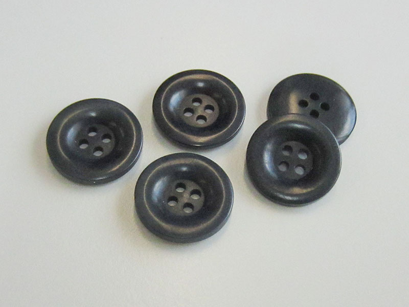 www.knopfparadies.de - 3498db - Dunkelblaue Steunnussknöpfe mit vier Löchern.