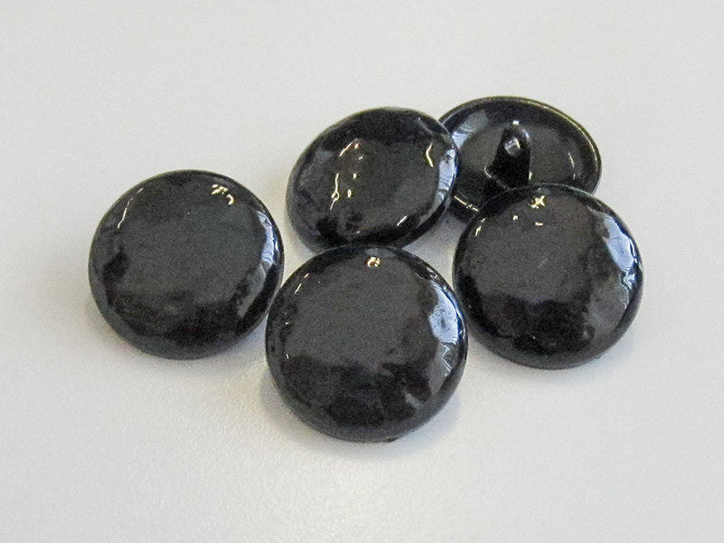 Toller schwarz glänzender Metall Knopf in Lack Optik