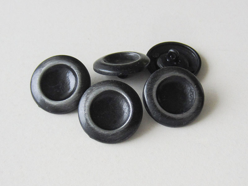 Schlichter schwarz eisen silberfb. Metall Ösen Knopf