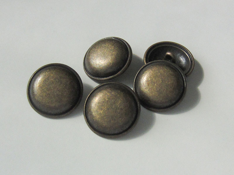www.knopfparadies.de - 0167am - Altmssingfarbene Uniformknöpfe, sanft gewölbt in Vintage Look