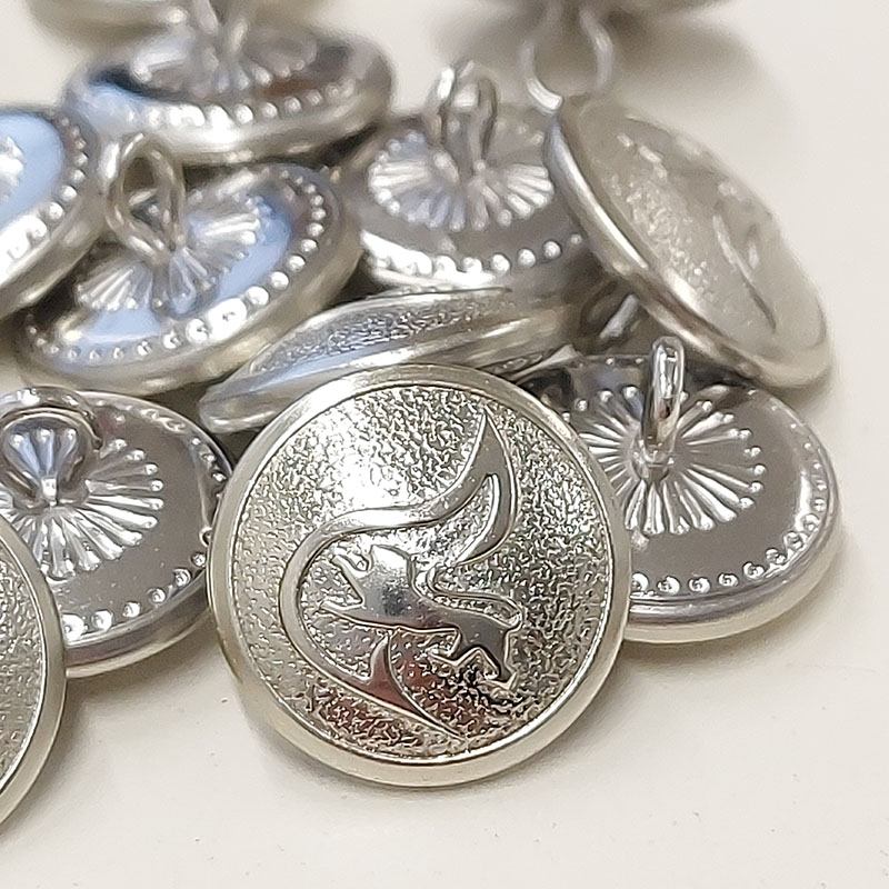 Uniformknöpfe - silberne Metallknöpfe mit Flamme und Löwe