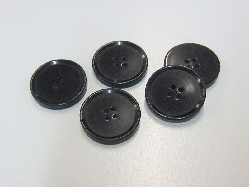 www.Knopfparadies.de - 5760sc - Schlichte schwarze Vierlochknöpfe aus Kunststoff / B-WARE