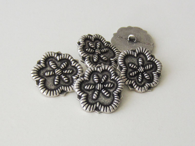 Große altsilberfarbene Metall Ösen Knöpfe wie Blüte