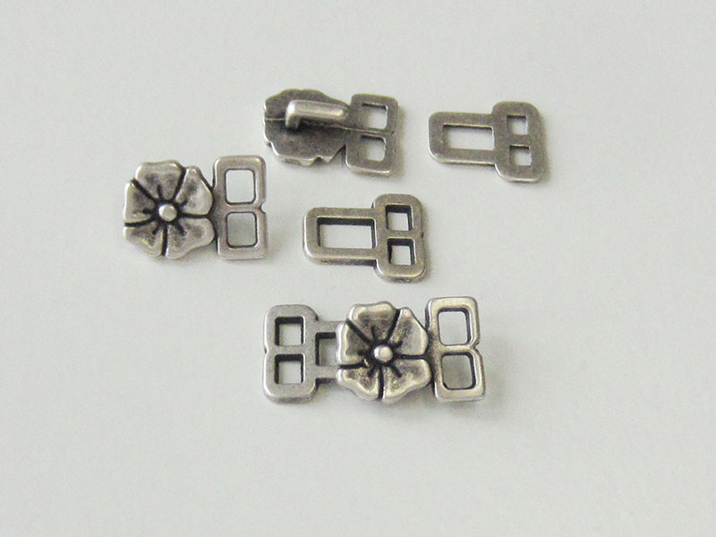 www.knopfparadies.de - Bezaubernde Metallverschlüsse mit Blumenmotiv