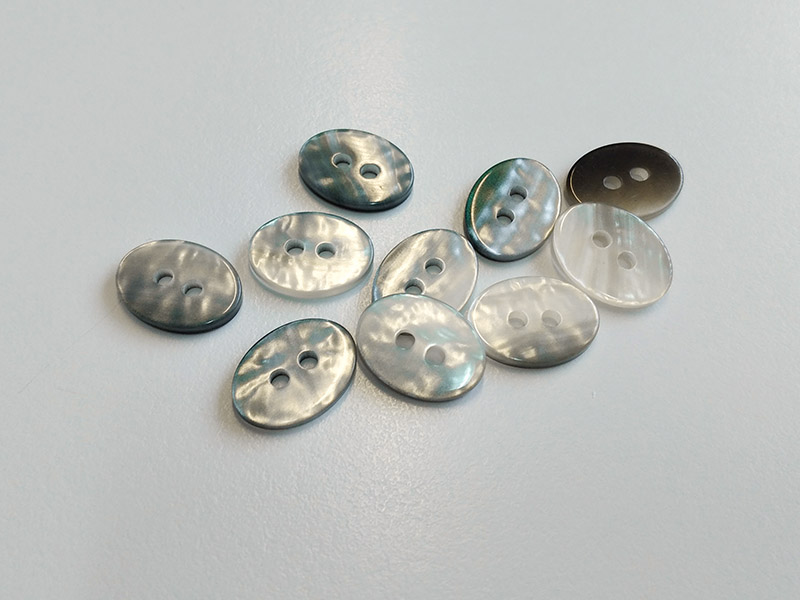 www.knopfparadies.de - 6320gr - Ovale Blusenknöpfe aus Kunststoff in Perlmuttoptik