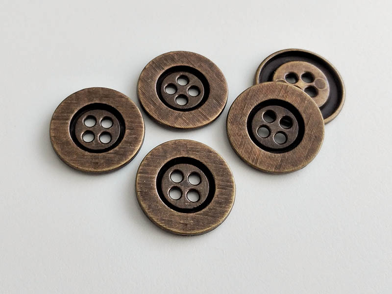 www.knopfparadies.de - 6420vi - Altkupferfarbene Vintage Metallknöpfe mit vier Löchern und breitem Rand