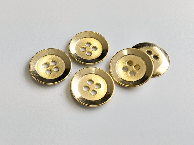 www.knopfparadies.de - 6360go - Goldfarbene Metallknöpfe mit vier Löchern