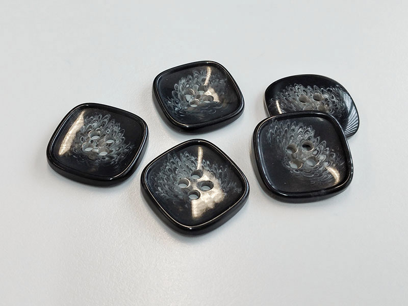 www.knopfparadies.de - 6125gs - Grau und schwarz gemaserte Kunststoffknöpfe
