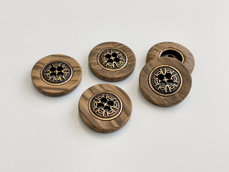 www.knopfparadies.de - 6022br - Interessante Vierlochknöpfe aus Holz und Metall