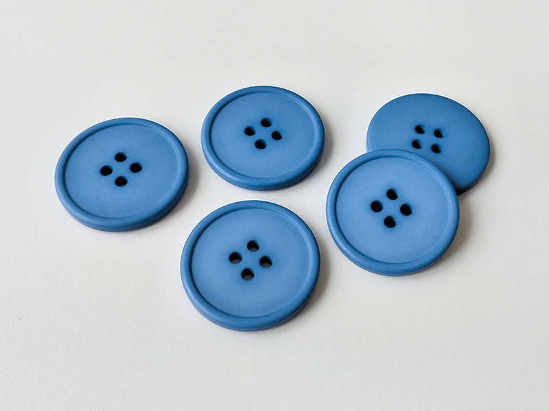 www.knopfparadies.de - 2177bl - Blaue Mantelknöpfe aus Kunststoff - B-Ware!