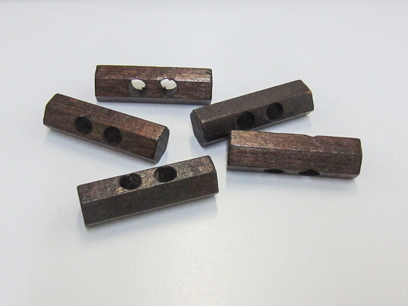www.knopfparadies.de - h0197b - Dunkelbraune, sechseckige Knebelknöpfe aus Holz