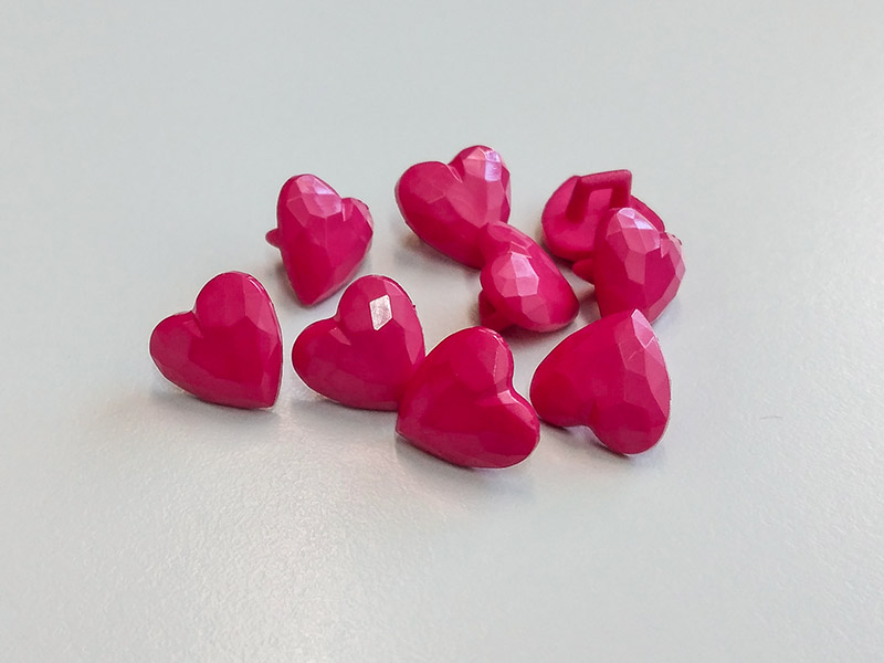 www.knopfparadies.de - 4561pi - Pinke Kinderknöpfe: facettierte Herzchen