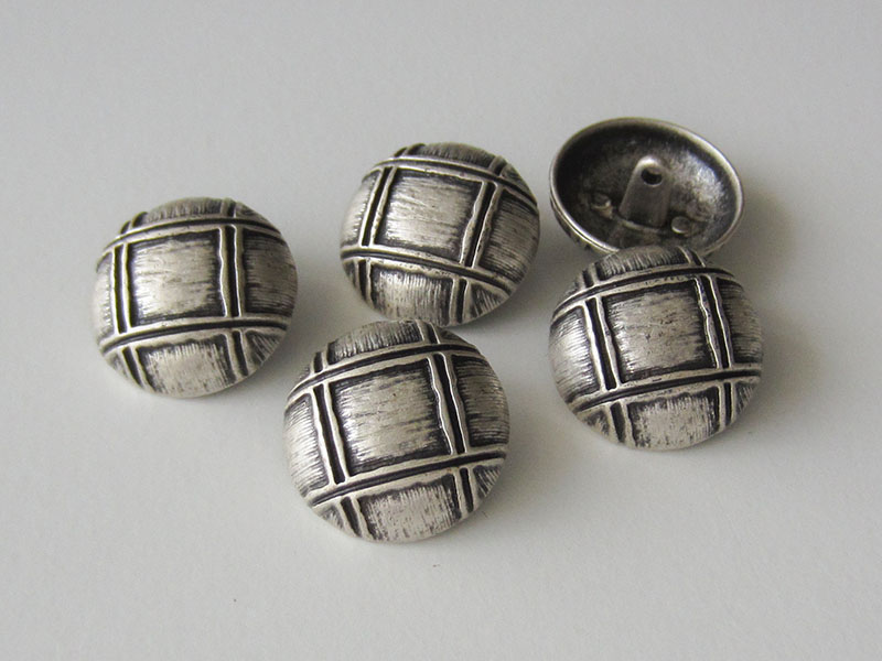 www.Knopfparadies.de - 3554as - Gewölbte Metallknöpfe in Silber mit Vierecken