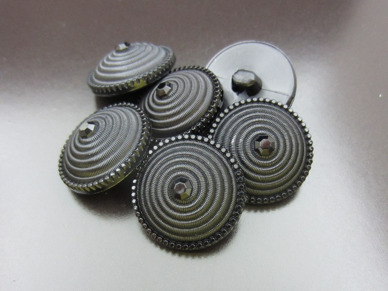 Edler schwarzer Kunststoff Knopf w. aus dem Jugendstil