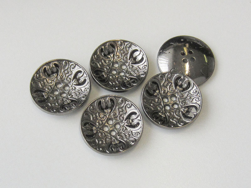 www.knopfparadies.de - 3834ch - Nostalgisch gemusterte Vierloch Metallknöpfe in Chrom